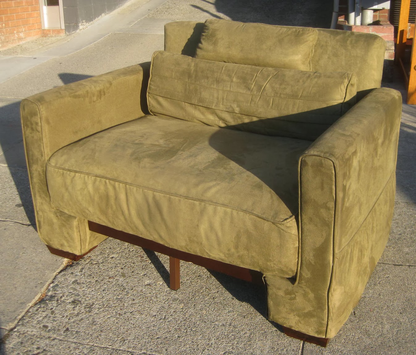 UHURU FURNITURE & COLLECTIBLES SOLD Loveseat/Chaise/Bed 50