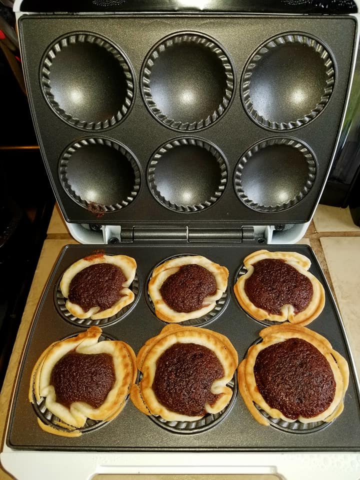 Rock Your Kitchen Like a Pro with the Mini Pie & Quiche Maker from