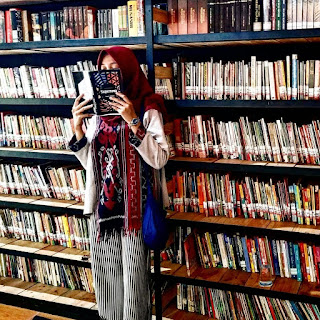  banyak orang yang bilang bahwa buku adalah jendela dunia Manfaat Membaca Buku Bagi Anak Siswa dan Mahasiswa