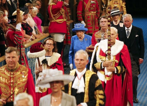 This year the Queen not wearing the imperial state crown and robes of state