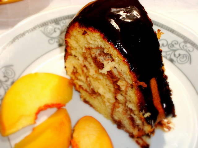 marble Bundt cake chec marmorat cu smantana fermentata