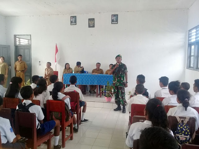 Siswa SMK Negeri Pulau-Pulau Aru Terima Wawasan Kebangsaan dan Bela Negara Siswa SMK Negeri Pulau-Pulau Aru Terima Wawasan Kebangsaan dan Bela Negara