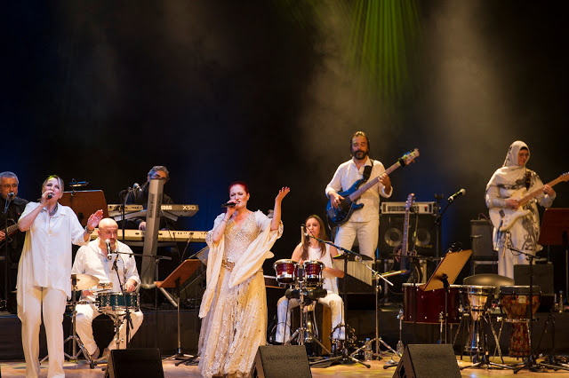 http://www.sibelizliyor.com/2016/06/ackhavada-muzik-ve-sinema-keyfi-enkada.html