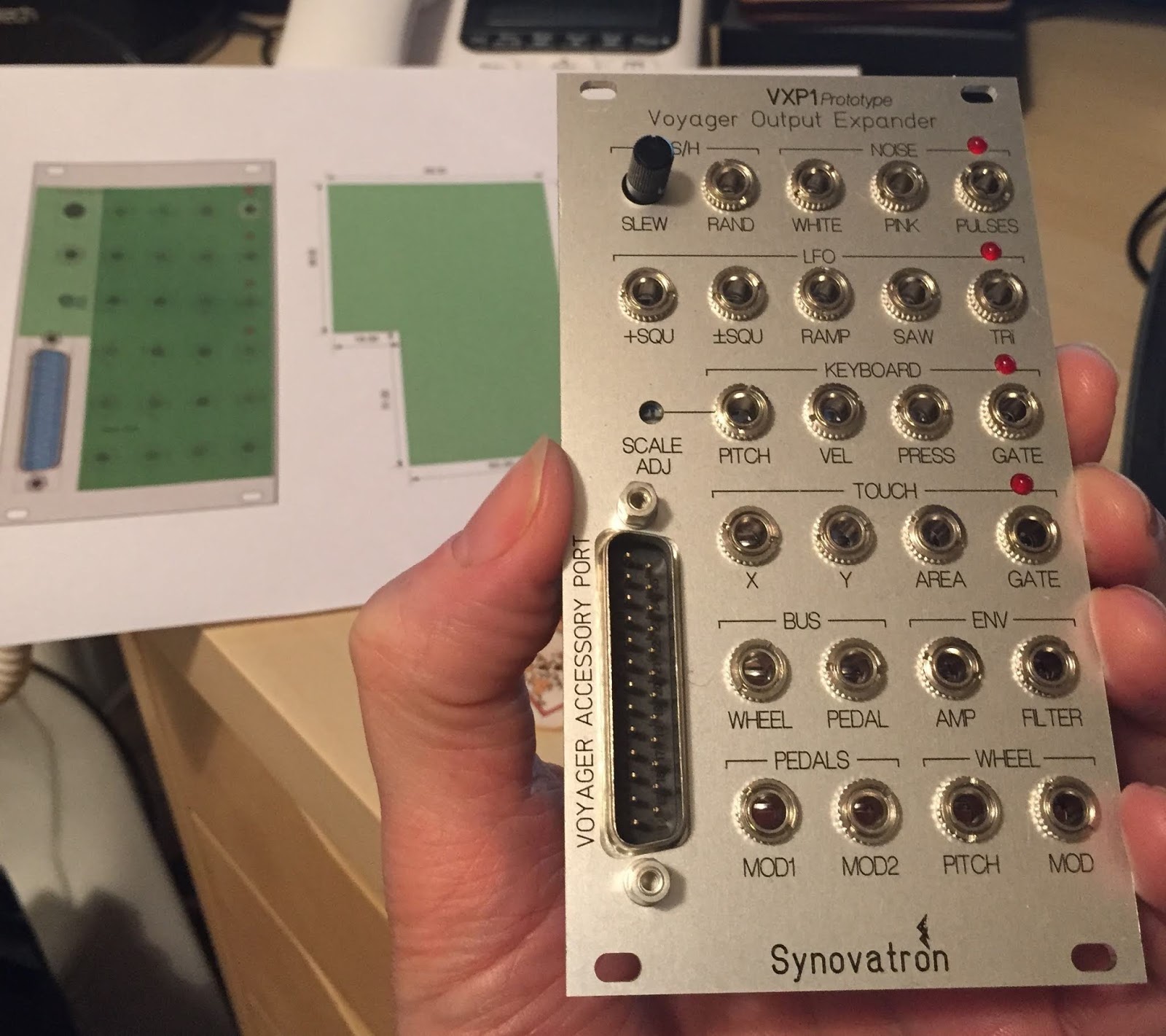 Tone's Synth Projects and Products: VXP1 Voyager Output Expander