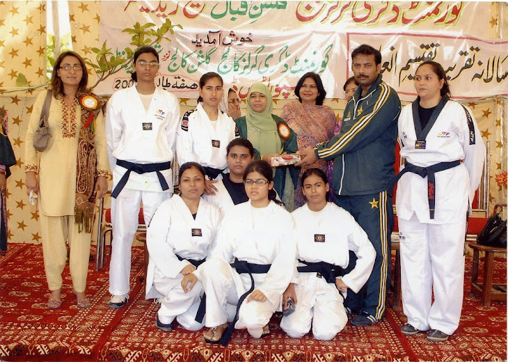 Kamran K.Kureshi with Female students in Gulshan College