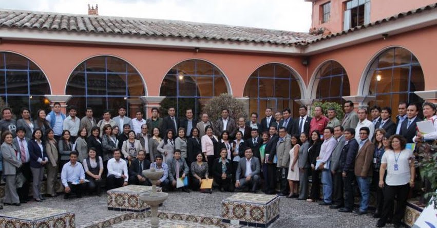 Docentes de seis regiones firman la Declaración de Ayacucho Docentes de seis regiones firman la Declaración de Ayacucho