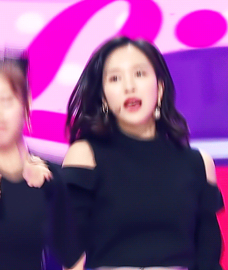 카메라 못찾기로 유명한 한 아이돌 | 인스티즈