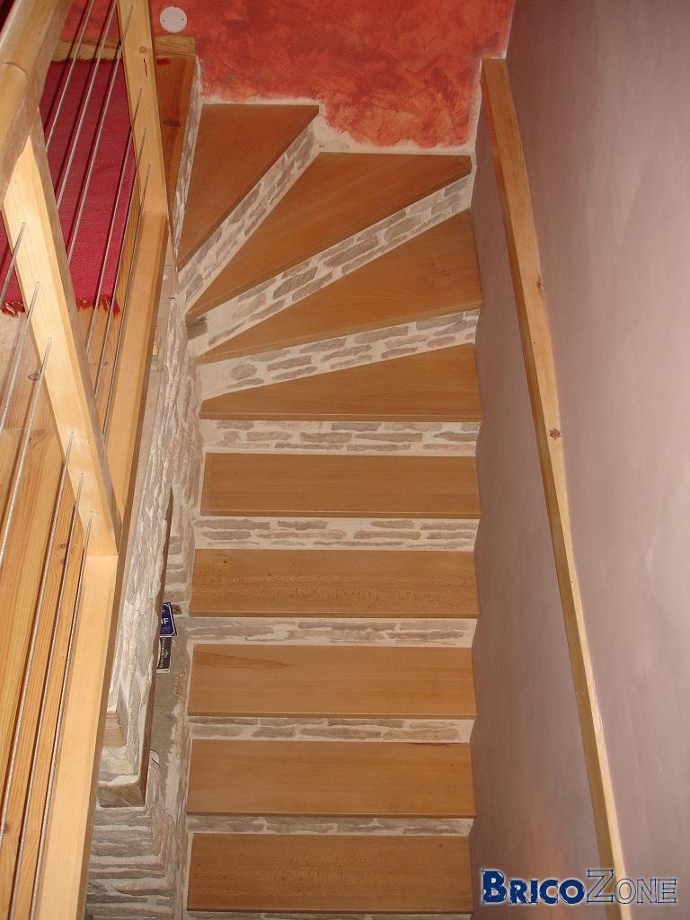 comment monter et descendre les escaliers avec des bequilles