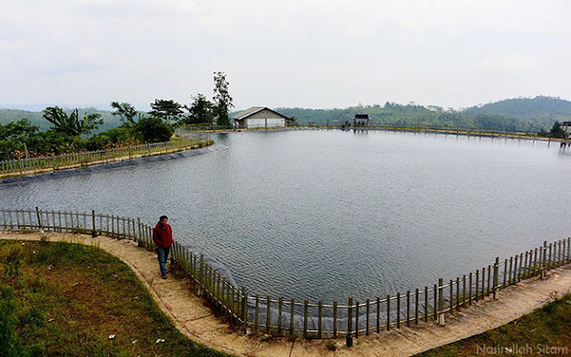 Pemandangan Embung Tlogopucang Temanggung kala Langit Mendung