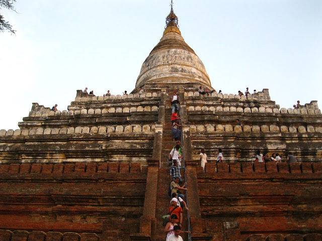 Myanmar : The Land of Many Pagodas Myanmar : The Land of Many Pagodas