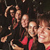 Alice Wegmann comemora colocação de grau com amigos