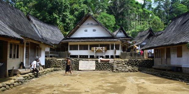 Kampung Naga Kampung Adat Sunda Di Tasikmalaya Kumeok Memeh Dipacok