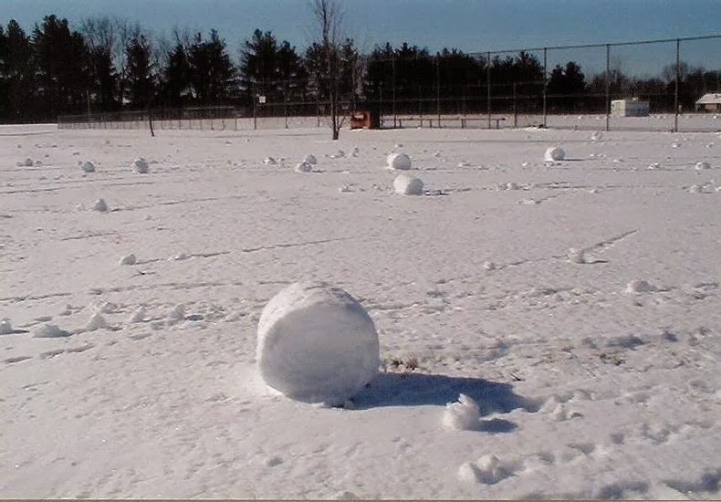 Snow Roller: A Strange Meteorological Phenomenon Snow Roller: A Strange Meteorological Phenomenon