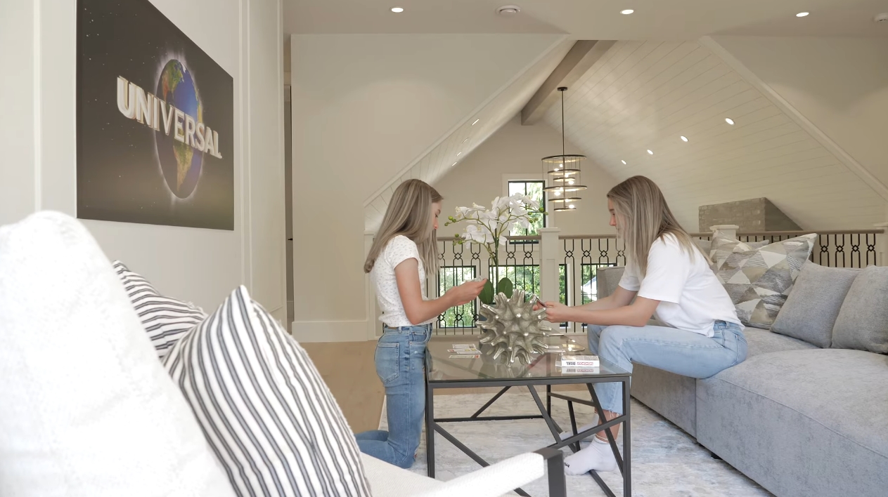 9 Photos vs. 2450 Lansdowne Road | Victoria - Luxury Home & Interior Design Video Tour 9 Photos vs. 2450 Lansdowne Road | Victoria - Luxury Home & Interior Design Video Tour