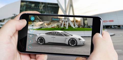 Ein Smartphone mit einem Porsche im Bildschirm