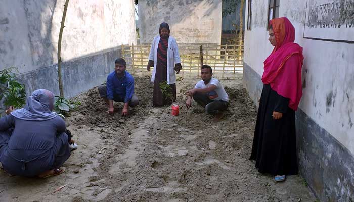 Establishment of "Nutrition Gardens" at Joanerchar Community Clinic in Dewanganj দেওয়ানগঞ্জের জোয়ানেরচর কমিউনিটি ক্লিনিকে “পুষ্টি বাগান” স্থাপন