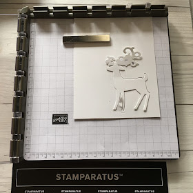 Stamparatus helps you align stamp images and get complete ink coverage