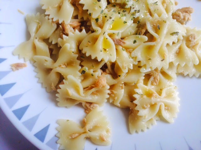 Detail of farfalle pasta with canned tuna and oregano