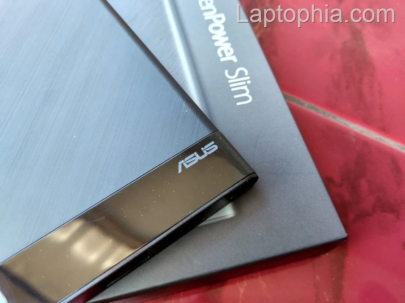 Desain Asus Zenpower Slim 3000mAh