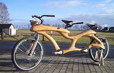 bicicleta hecha con madera