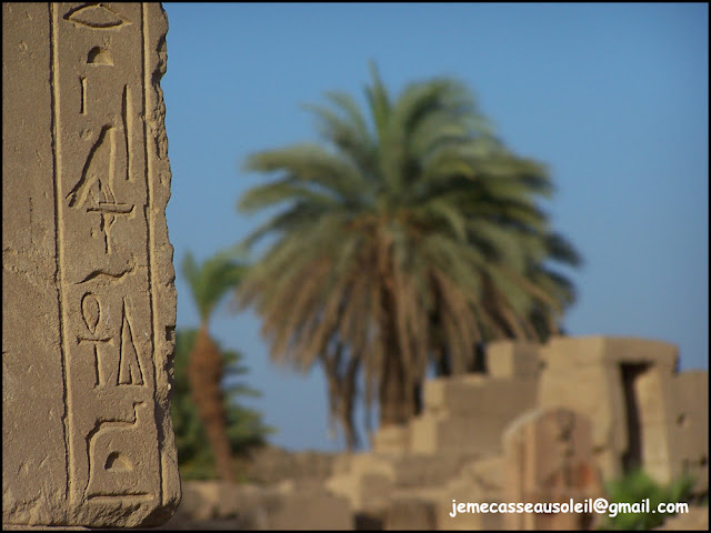 Hiéroglyphes à Karnak