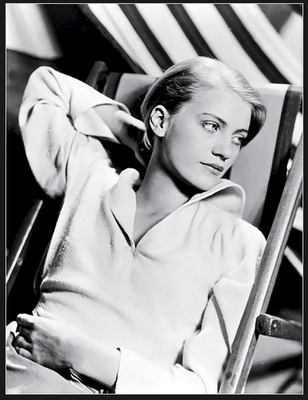 Ongekend Daily Lazy: Man Ray and Lee Miller Exhibition IY-87
