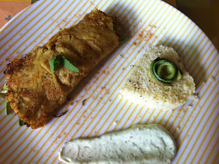 cuscus al profumo d'estate con cannolo di farina di lupini alle zucchine saporite, e veg maionese ai capperi 