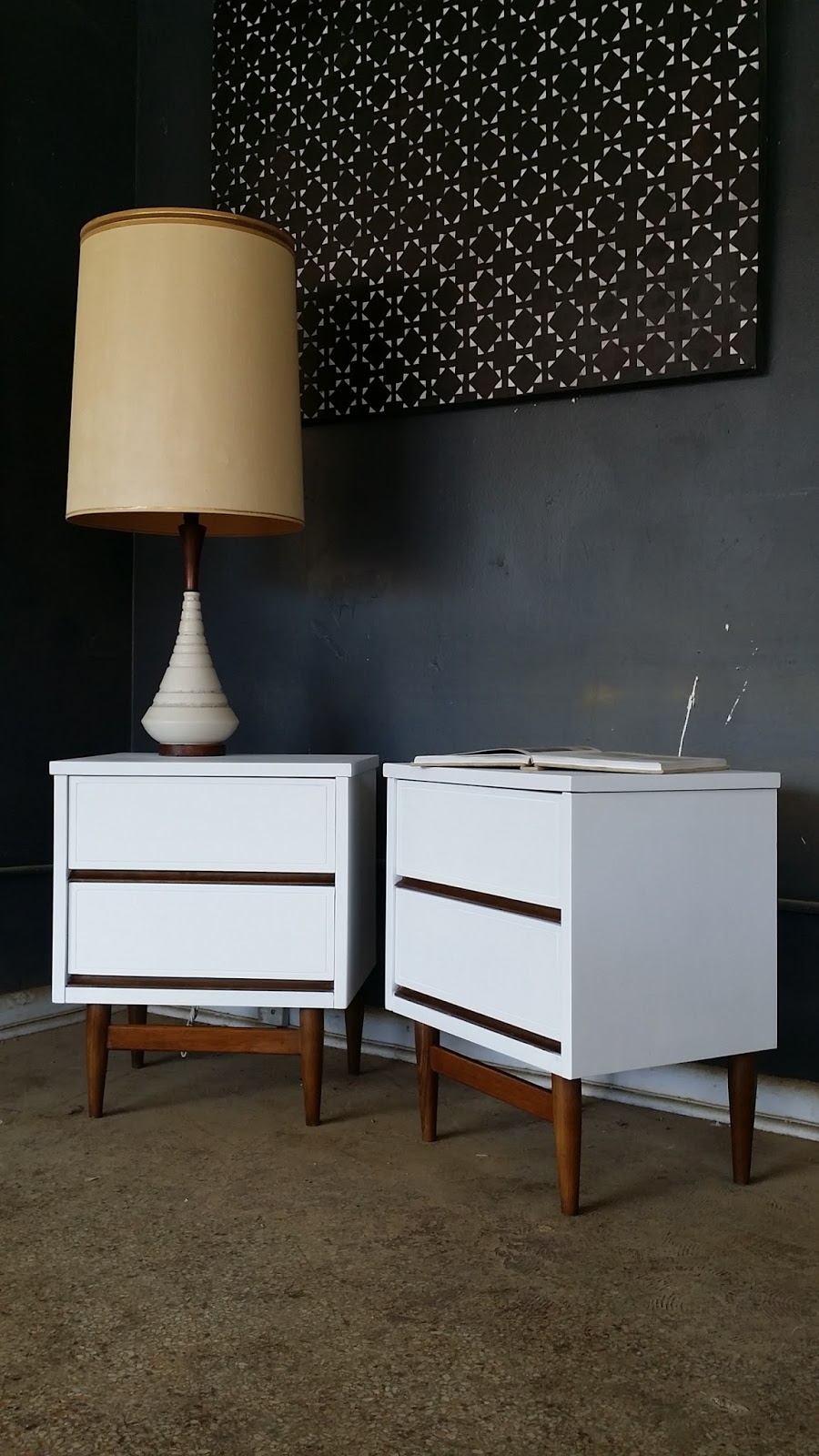 Vintage Ground Pair Mid Century Nightstands