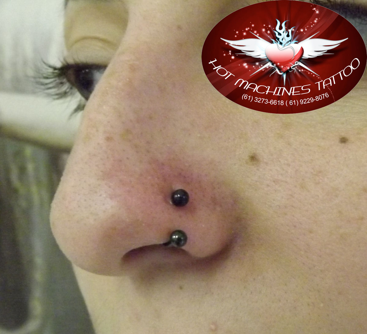 Anninha Spinelli Tattoo Atelier: Piercing de Nariz Ferradura