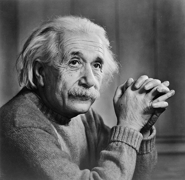 ALBERT EINSTEIN : "Je ne peux pas imaginer un Dieu qui récompense et punit l'objet de sa création. Je ne peux pas me figurer un Dieu qui réglerait sa volonté sur l'expérience de la mienne. Je ne veux pas et je ne peux pas concevoir un être qui survivrait à la mort de son corps. Si de pareilles idées se développent en un esprit, je le juge faible, craintif et stupidement égoïste." (Albert Einstein / 1879-1955 / Comment je vois le monde / 1934)