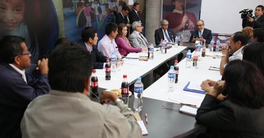 MINEDU: Ministro de Educación Idel Vexler recibió a docentes de los sindicatos regionales - www.minedu.gob.pe MINEDU: Ministro de Educación Idel Vexler recibió a docentes de los sindicatos regionales - www.minedu.gob.pe