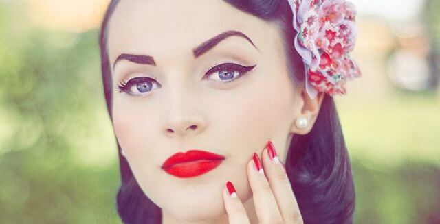Délimiter les yeux avec un style pin-up Délimiter les yeux avec un style pin-up