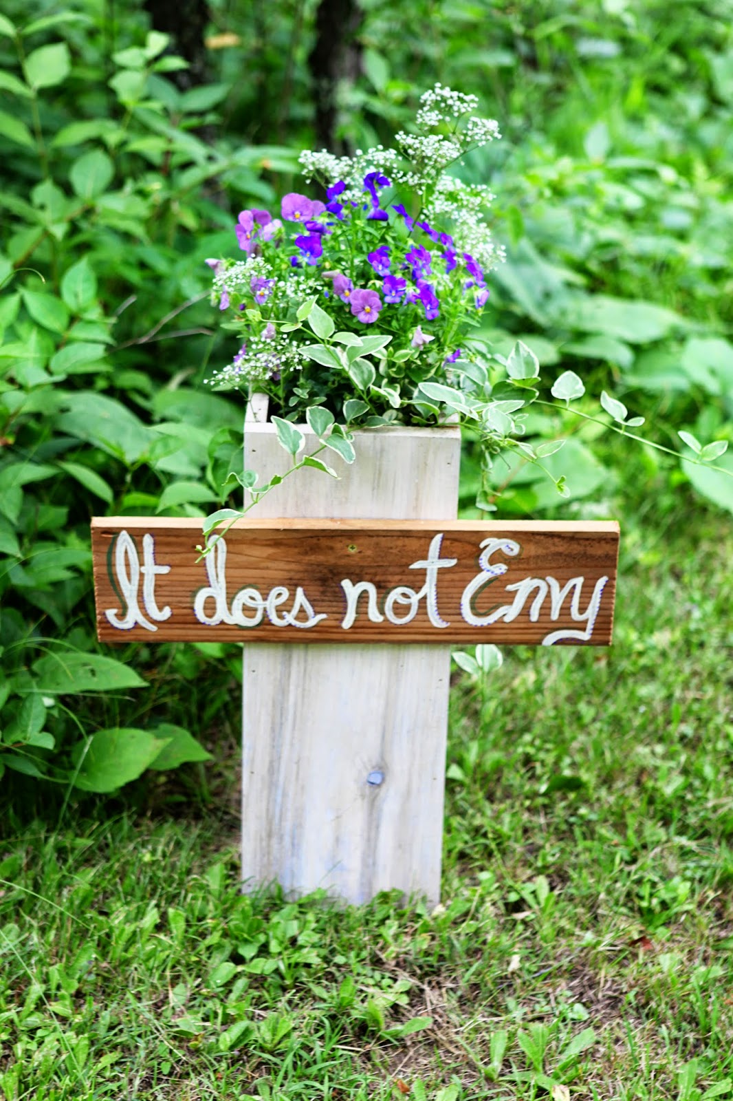Romantic Country Living DIY Rustic Bible Verse Flower Planters