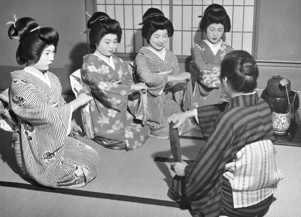 Memoirs Of The Geisha Vintage Photographs Document Everyday Life Of Japanese Female