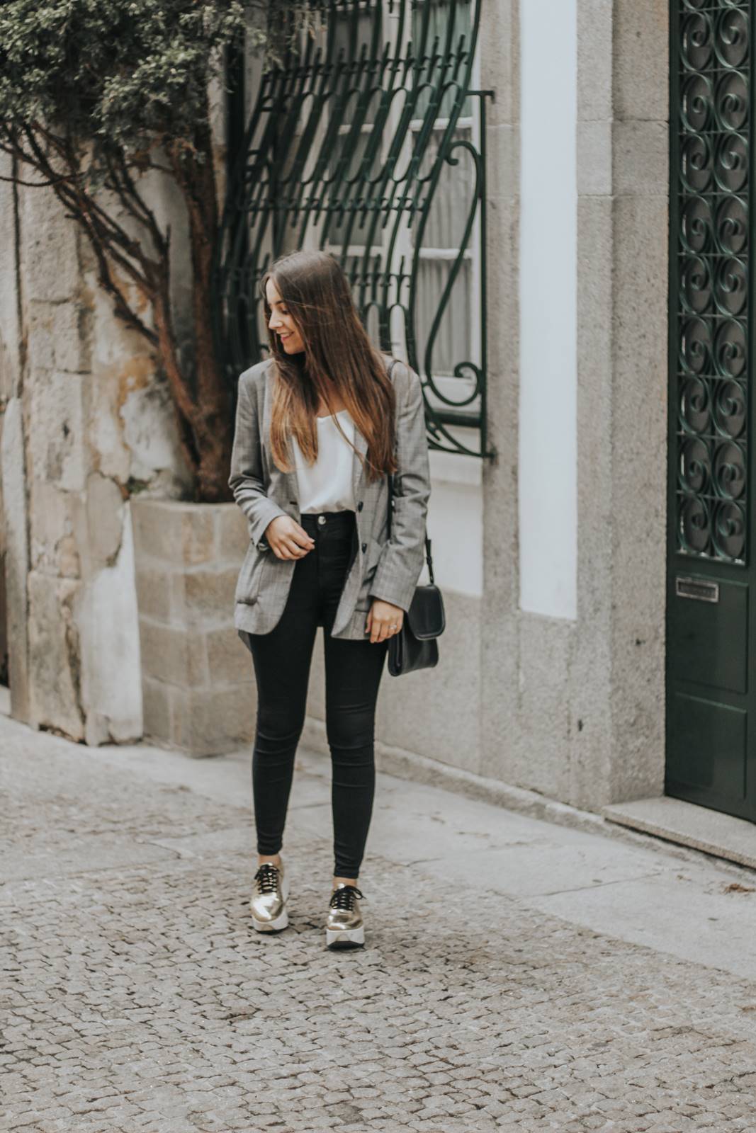 outfit_check_blazer_golden_sneakers outfit_check_blazer_golden_sneakers