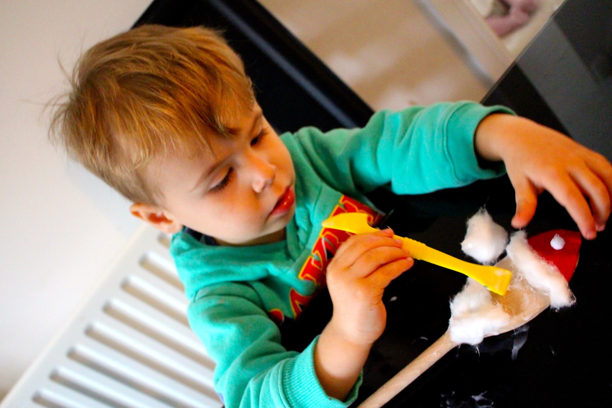 how to make a simple christmas spoon puppet