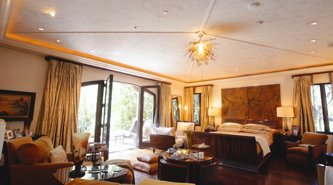 29 Interior Design Photos vs. Tour 715 N Alpine Dr, Beverly Hills, CA