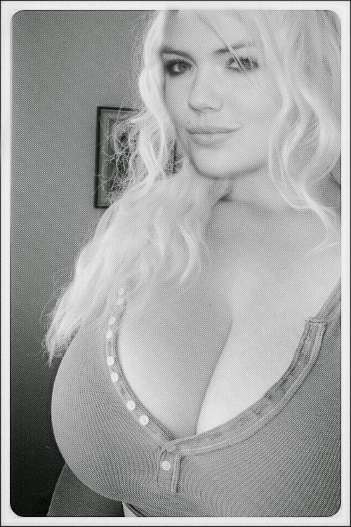 Kate Upton selfie non nude with massive boobs