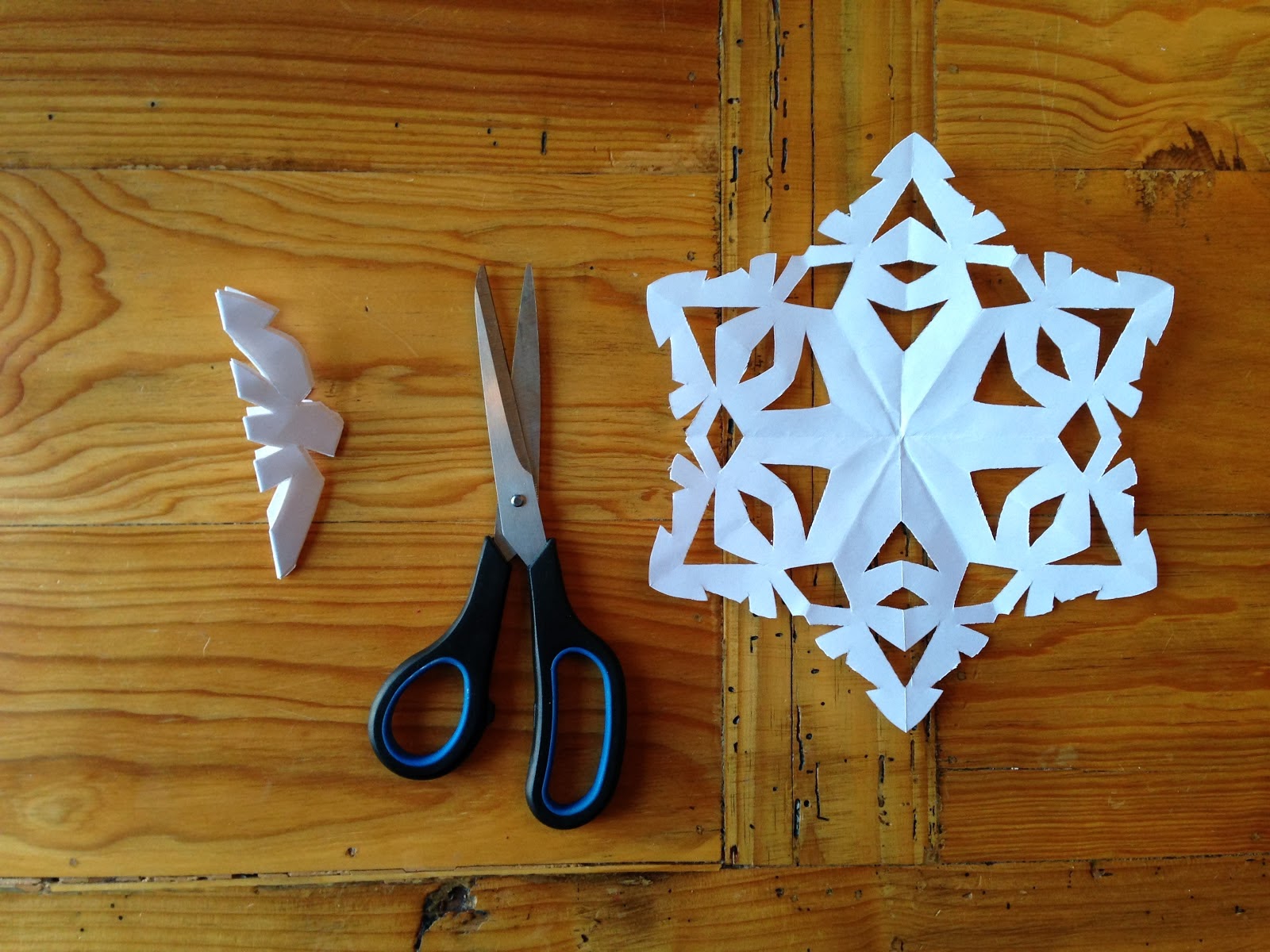 DIY Come fare fiocchi di neve con la carta Paper snowflakes tutorial