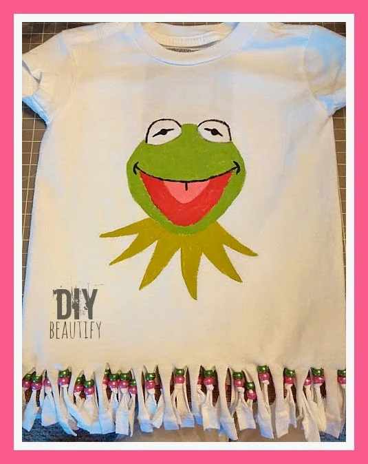 How to paint Kermit on a tshirt www.diybeautify.com