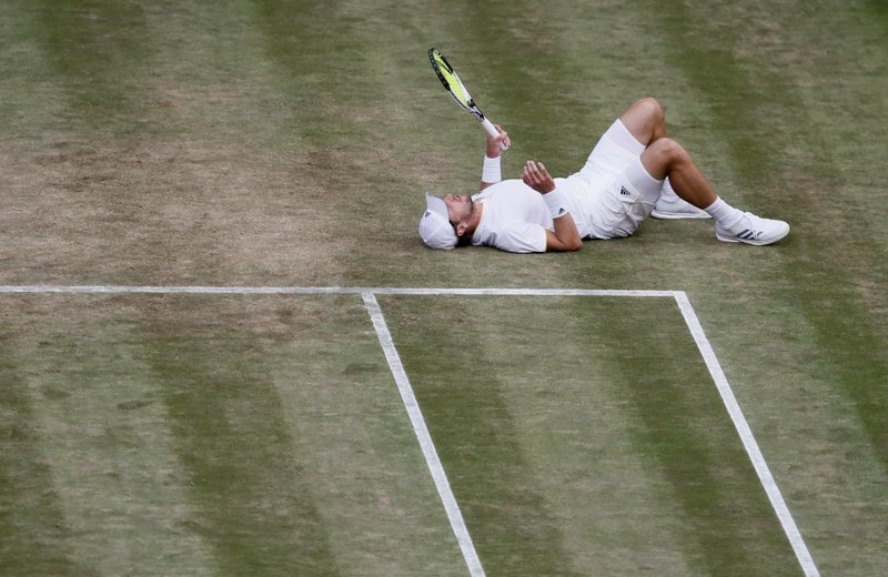 Federer, Djokovic wonder if Wimbledon courts can improve after noticing the ball bouncing differently in some patches