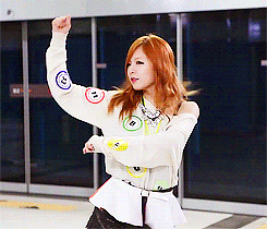 Hyuna+4minute+Subway+Dancing+GIF.gif