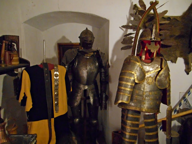 rycerski rynsztunek zbroja, muzeum, strój, rycerz