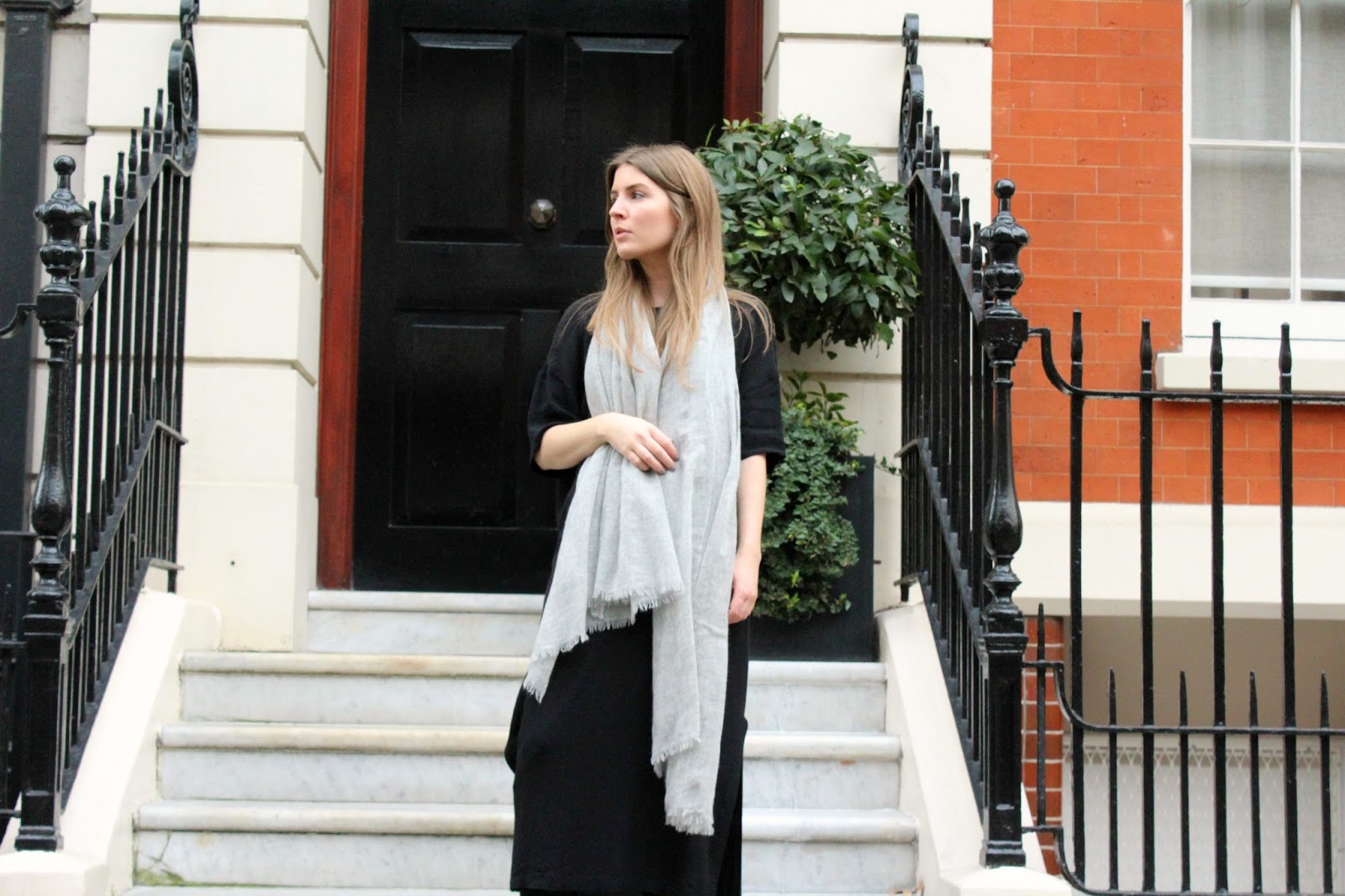 The Grey Cashmere Scarf | Style Trunk