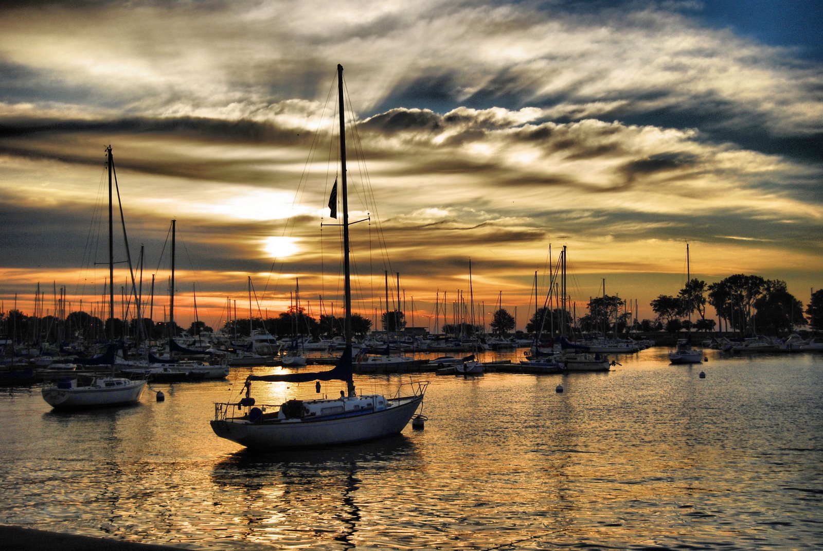 LANDSCAPE / SUNSETS: MONTROSE HARBOR