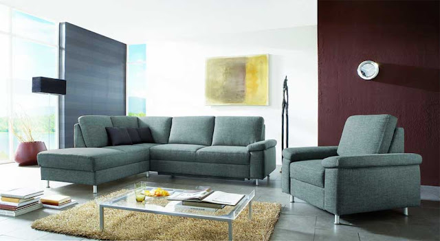 Modernes-ecksofa-mit-schlaffunktion-und-einem-Rahmen-aus-rostfreiem-Stahl-dass-komplett-mit-Rückenkissen-für-elegantes-Wohnzimmer-sofa-Ideen