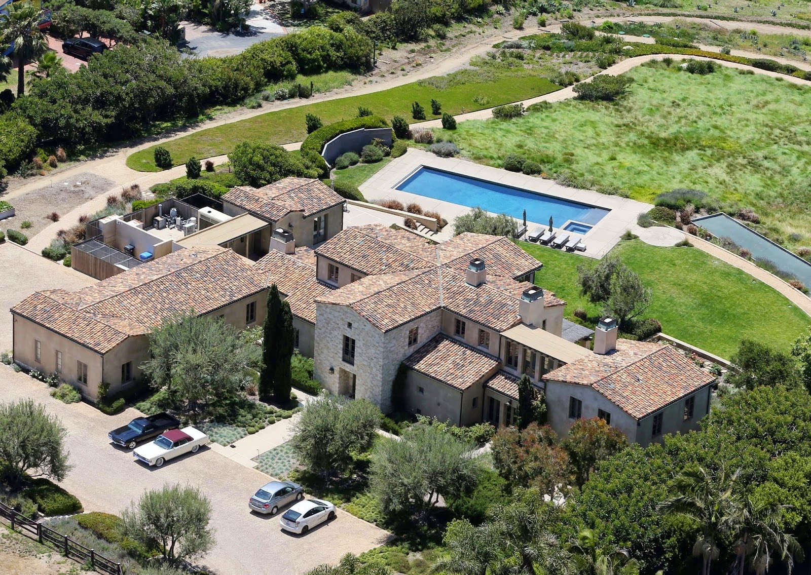 Fotos asombrosas de la casa de Lady Gaga en Malibú MONSTER BALL NEWS