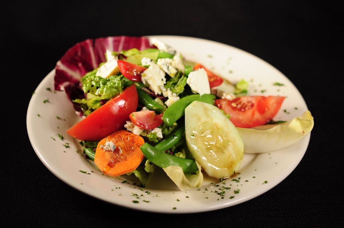 Инсалата ди ринфорцо. Итальянский инсалата миста. Салат из овощей с анчоусами. Il piatto tonno вино. Салат корн валериано.