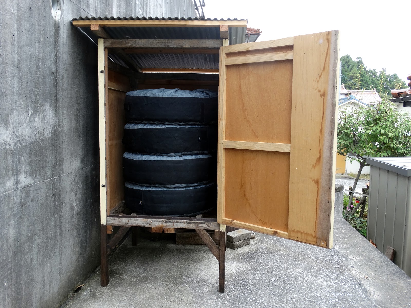 毎日が日曜日! 残材、廃材などでタイヤ保管庫を製作