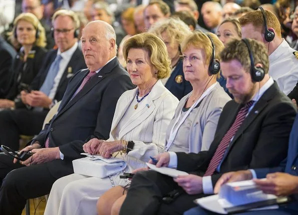 King Harald and Queen Sonja visited the Park of Memory in Plata River